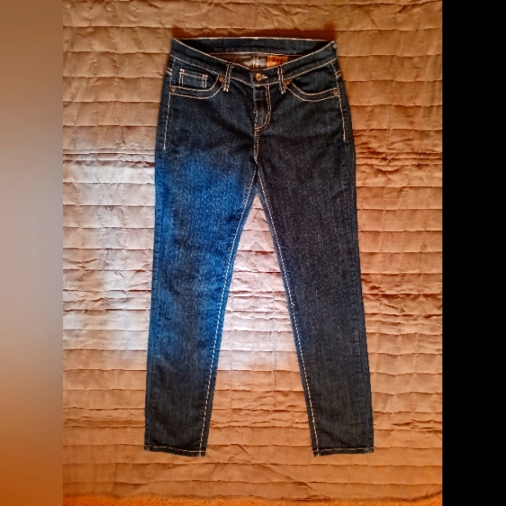 Size 7 KanCan jeans in blue with pattern stitched back